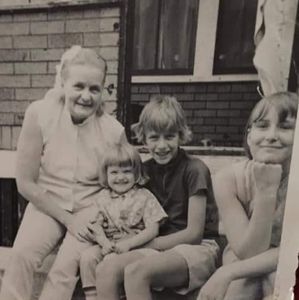 Meet your Posher, Lori